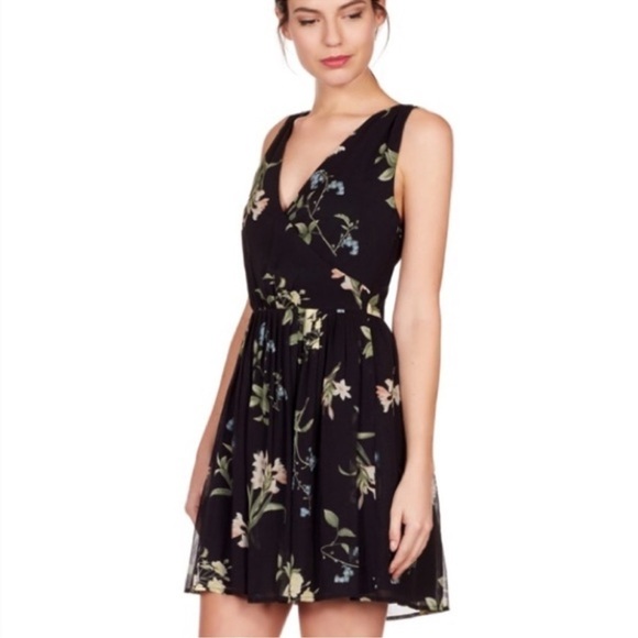 Joie Silk Braydon Dress Size Large Floral Black Caviar Wrap Bust Pleated Skirt - Picture 2 of 15